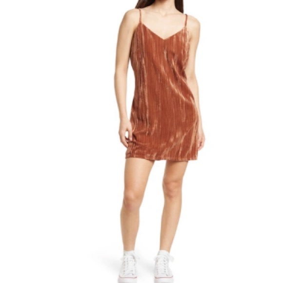 (A5) ELODIE V-neck Velvet Cami Dress in Clay, Size Small, NWT - Picture 1 of 10